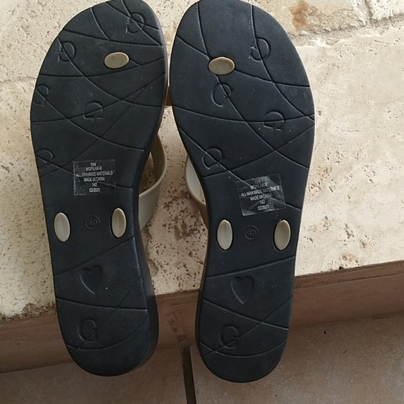 G By GUESS SANDALS - Picture 2 of 6